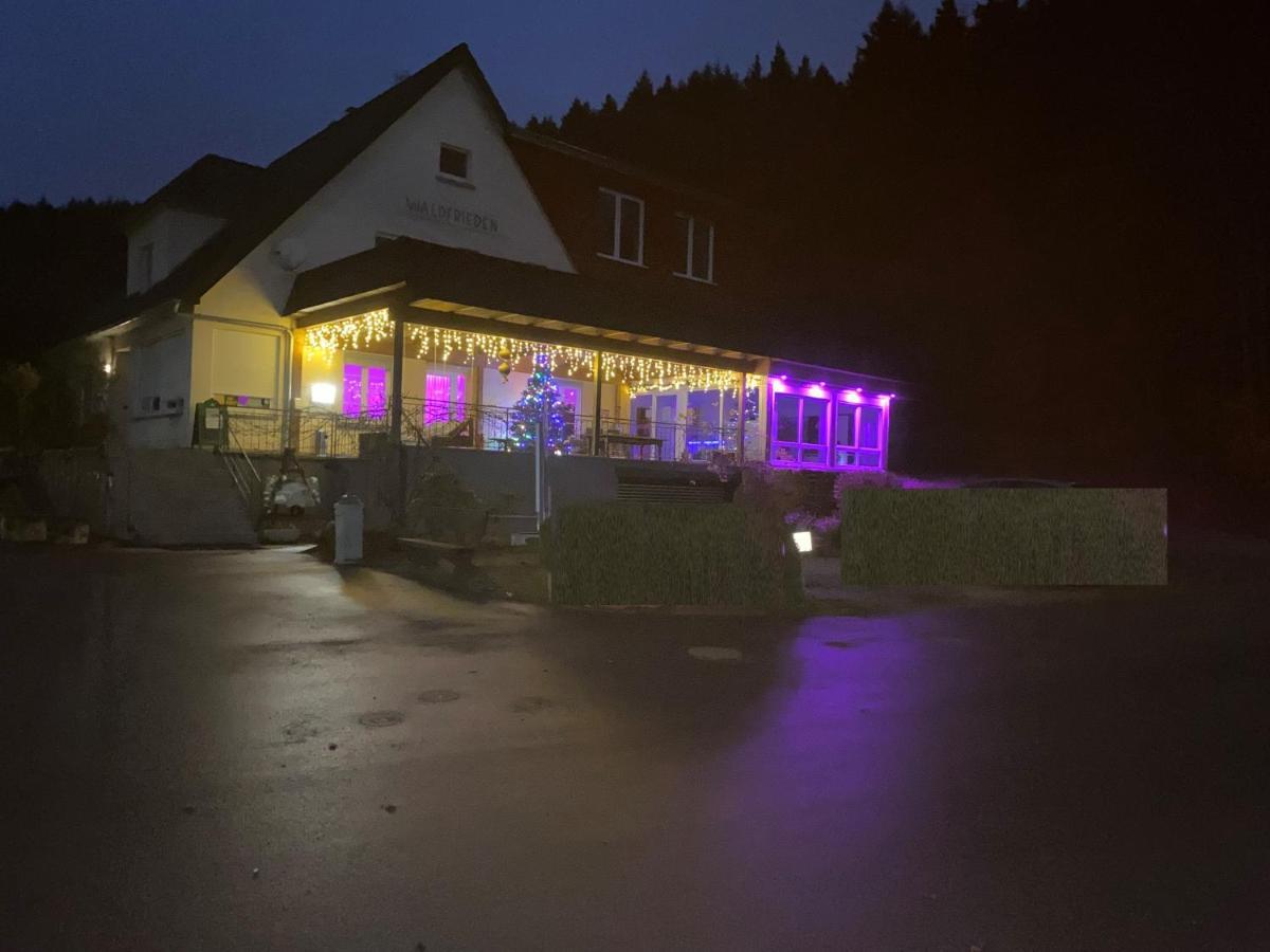 Camping Waldfrieden Saarburg Exteriör bild